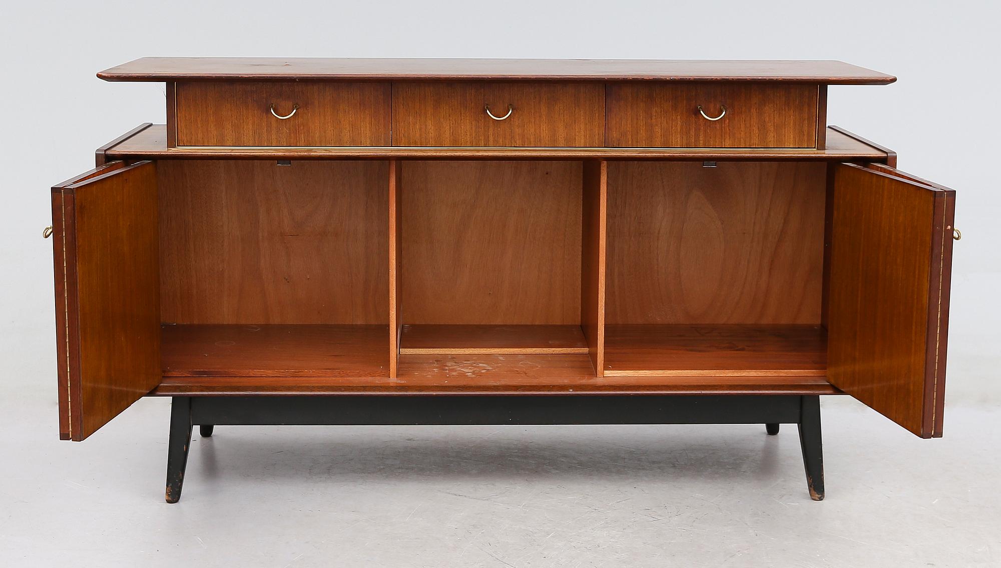 SIDEBOARD, England, 1900-talets andra hälft.