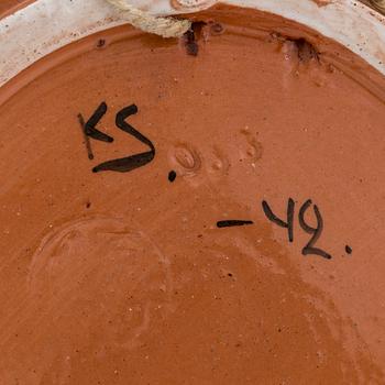 Kyllikki Salmenhaara, a red clay plate signed KS -42.