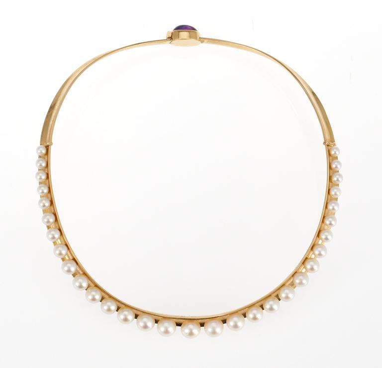 COLLIER, odlade pärlor och ametist lås. Vikt 51,2 gr.