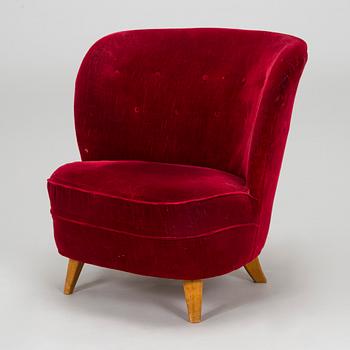 A mid-20th century armchair.