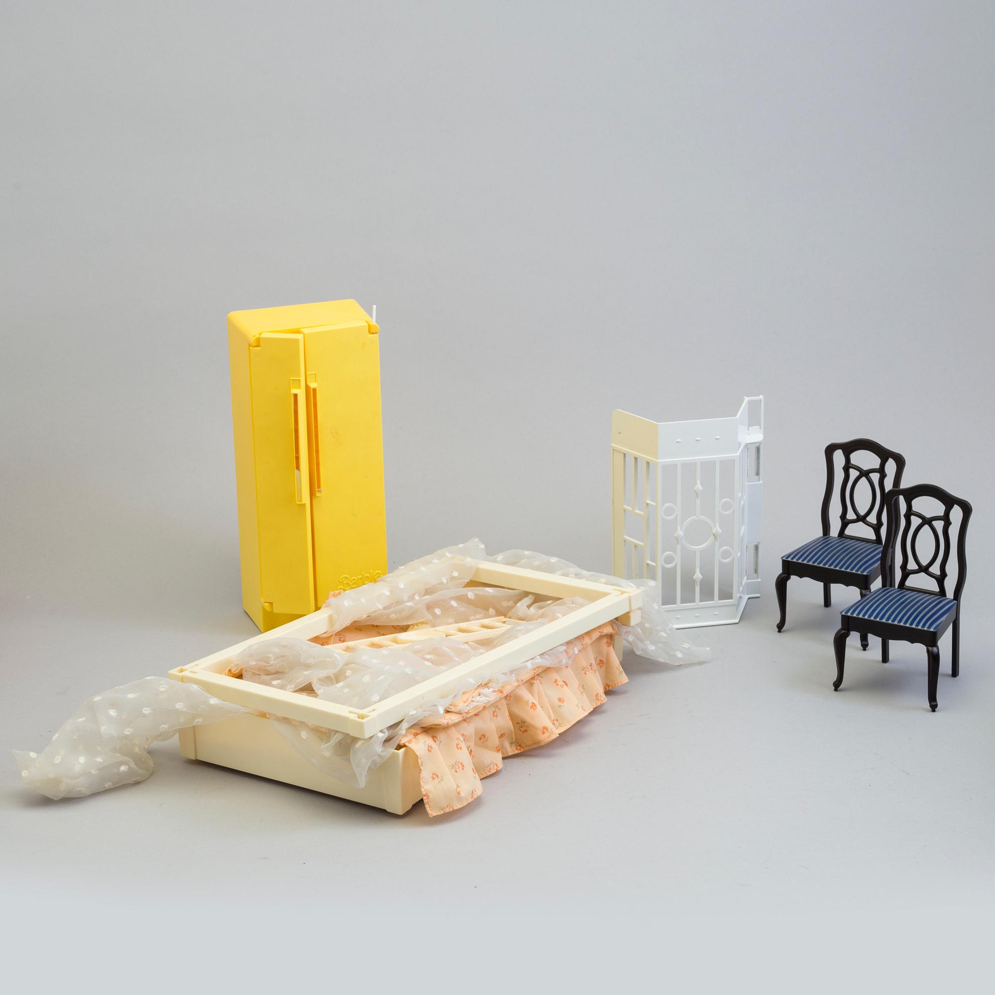 A plastic doll's house with six dolls, furniture and clothes, 20th century.