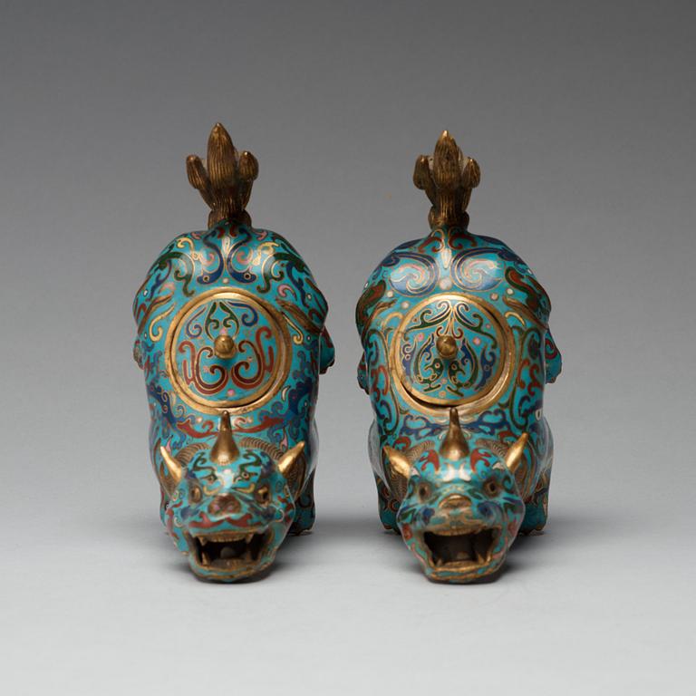 A pair of cloisonné censers, Qing dynasty, early 19th Century.