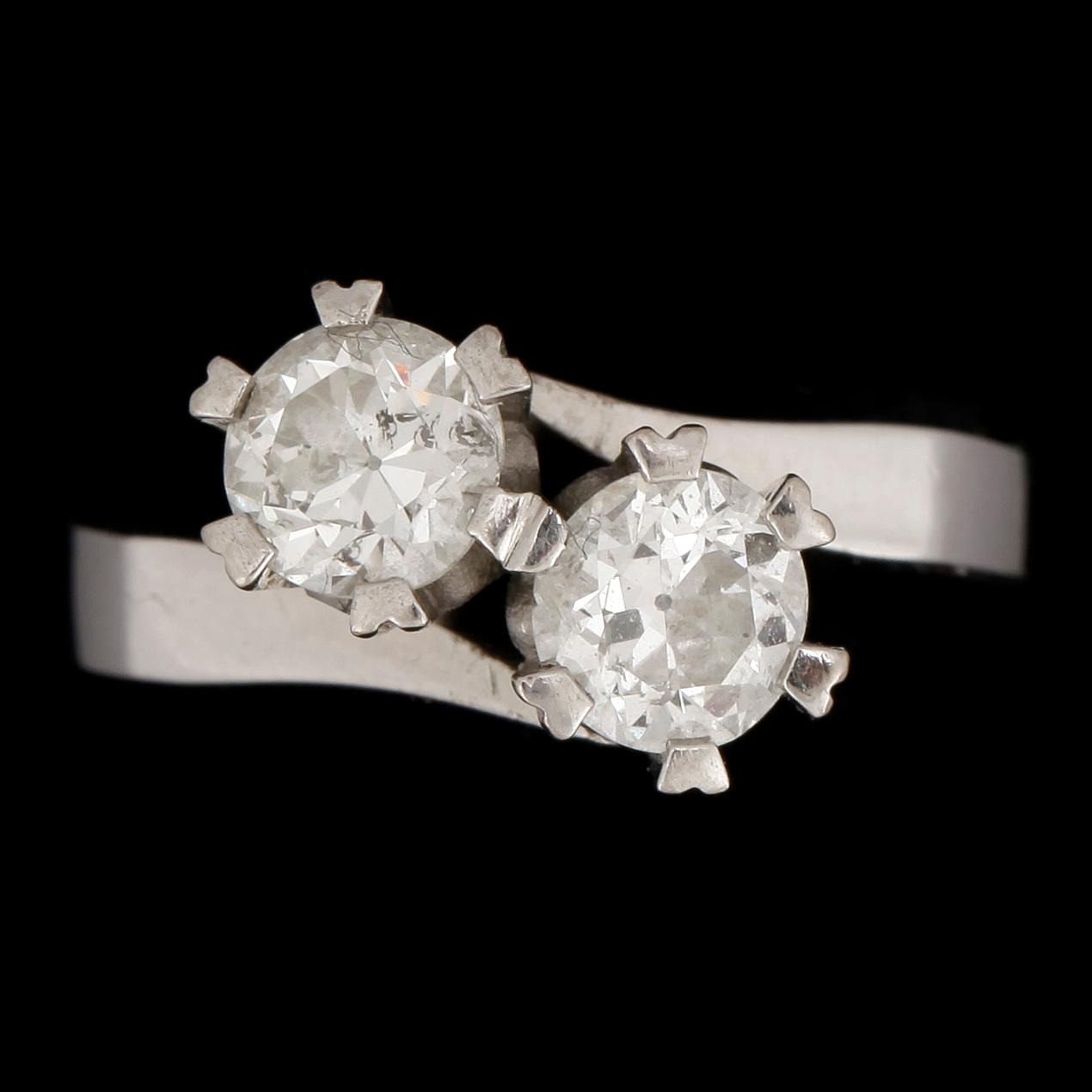 RING, sk syskonring, 18k vitguld med gammalslipade diamanter tot ca1,00ct. Vikt 4,8g.