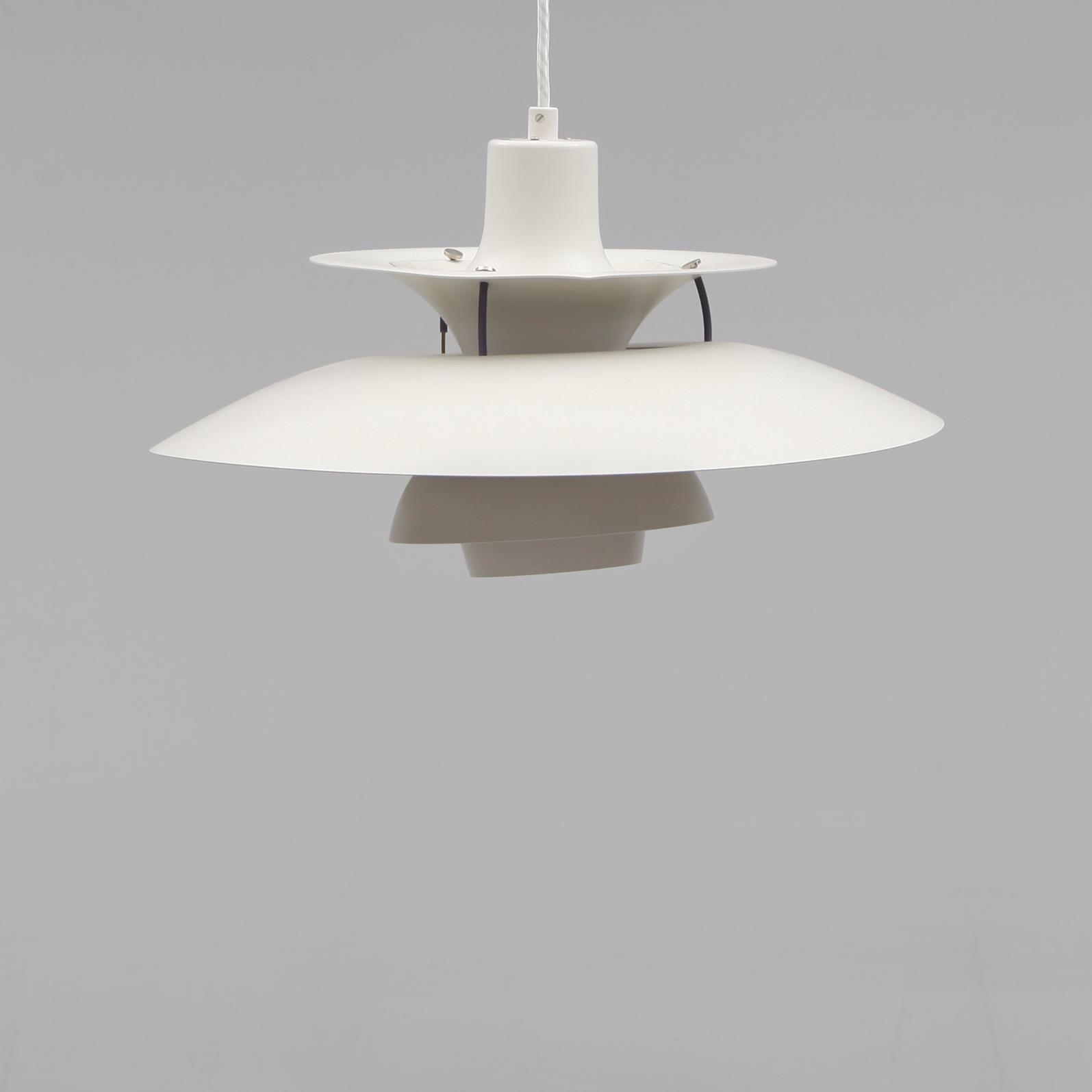TAKLAMPA, PH-5, Poul Henningsen, Danmark, 1900-talets andra hälft. Höjd ca 25 cm.