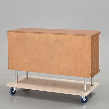 SIDEBOARD, omkring 1900-talets mitt.