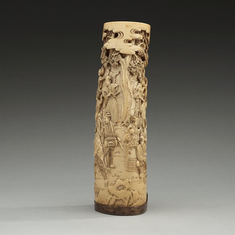 A scultptured Japanese ivory vase, Meiji period (1868-1912).
