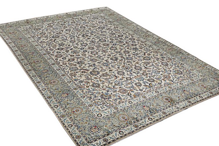 A carpet, Kashan, c. 400 x 280 cm.