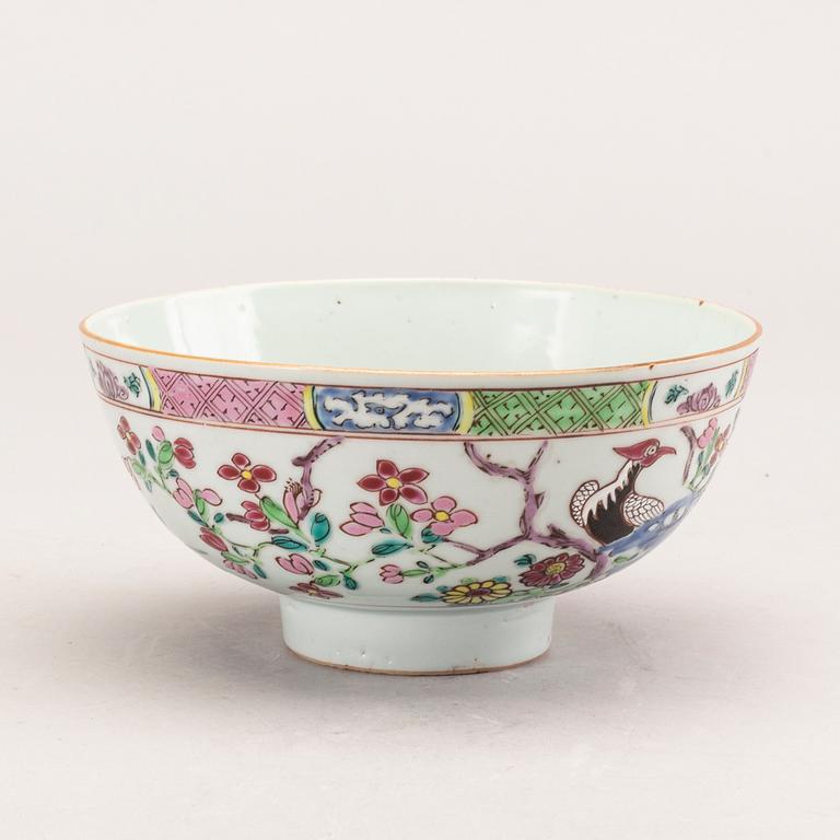 A famille rose bowl, Qing dynasty,  Qianlong (1736-95).