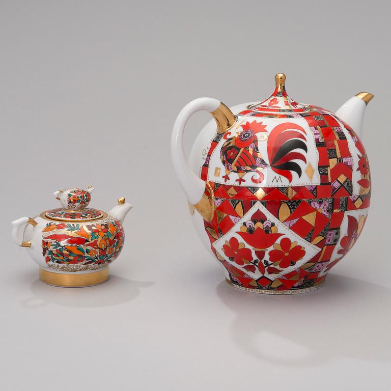 Two Lomonosov porcelain teapots, Soviet Union.