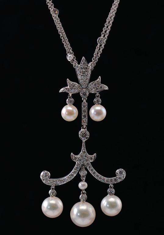 A SUITE OF JEWELLERY, brilliant cut diamonds c. 3.42 ct. Cultivated seawater pearls 4,5- 5,5 mm.