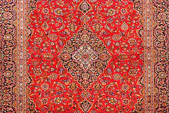 A Kashan carpet, c. 388 x 295 cm.