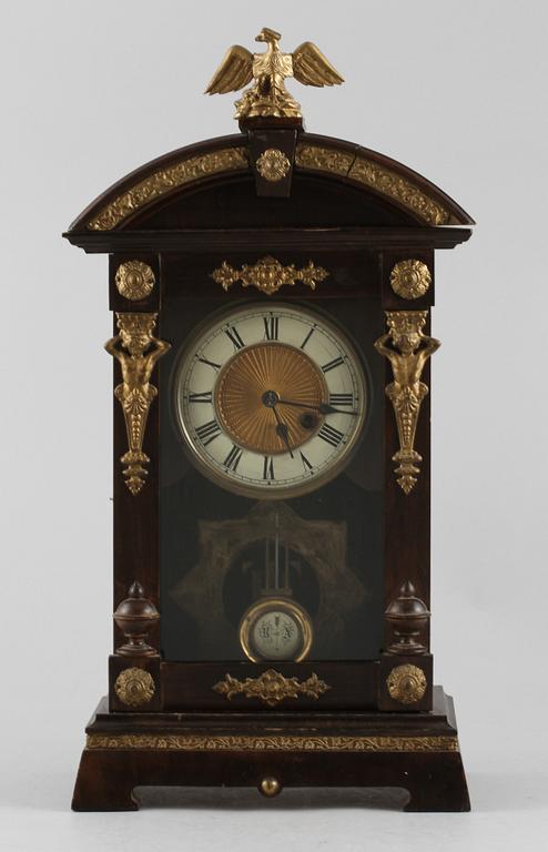 BORDSPENDYL, empirestil, 1900-talets första del.