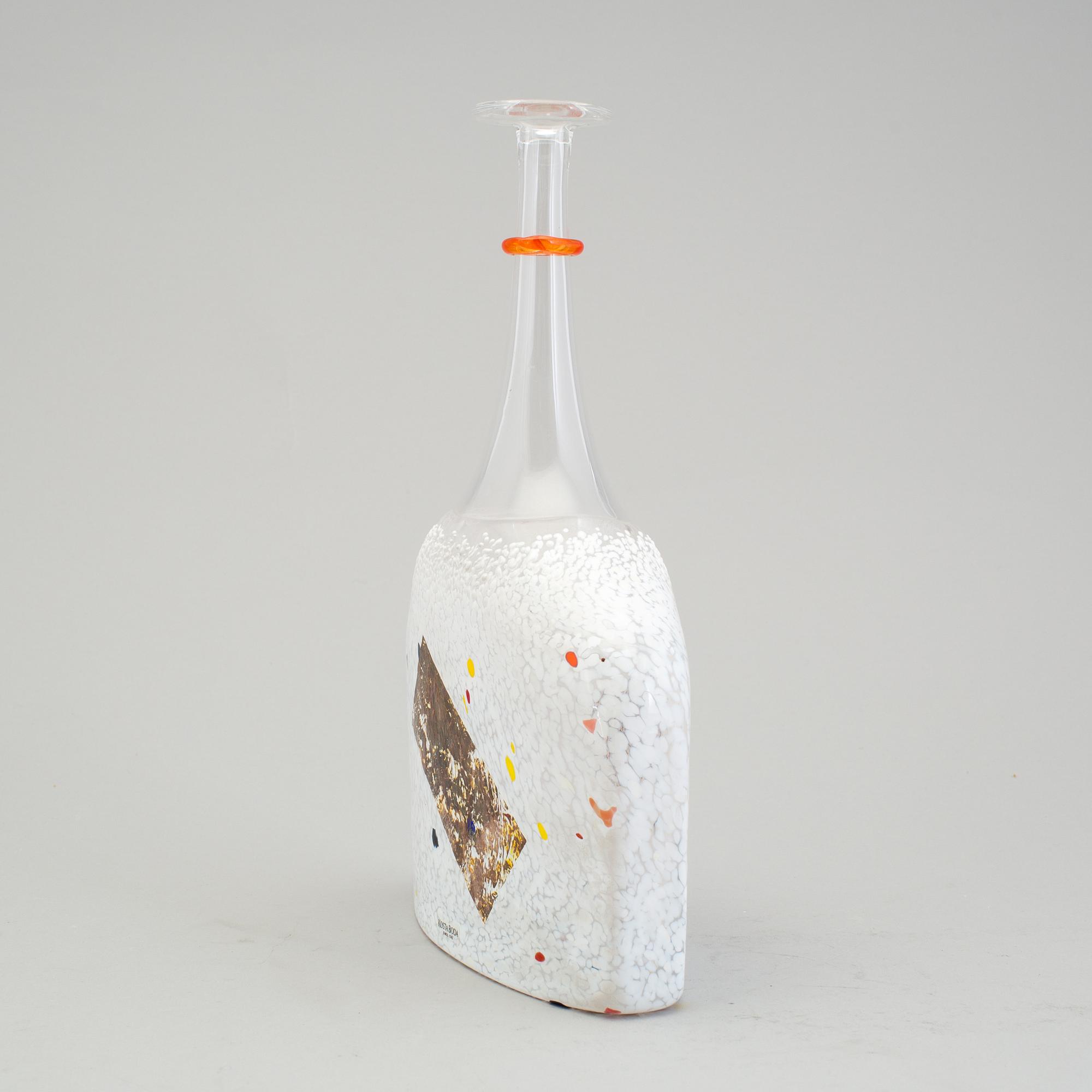 BERTIL VALLIEN, flaska i glas, "Satellite", Kosta Boda, 1980-/90-tal.