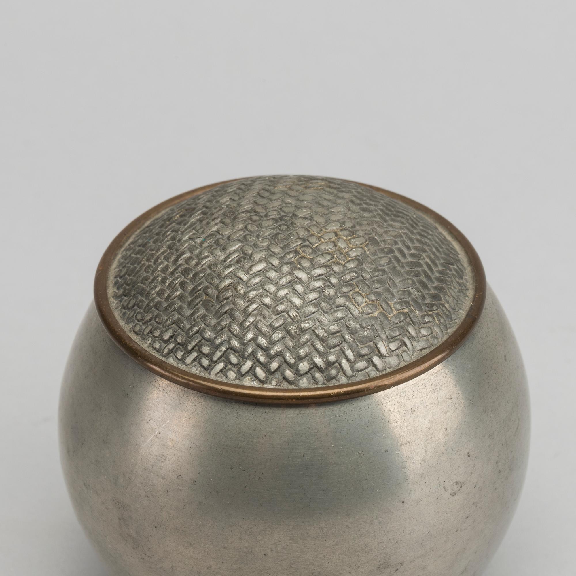 ASK MED LOCK, tenn, Firma Svenskt Tenn, 1936,