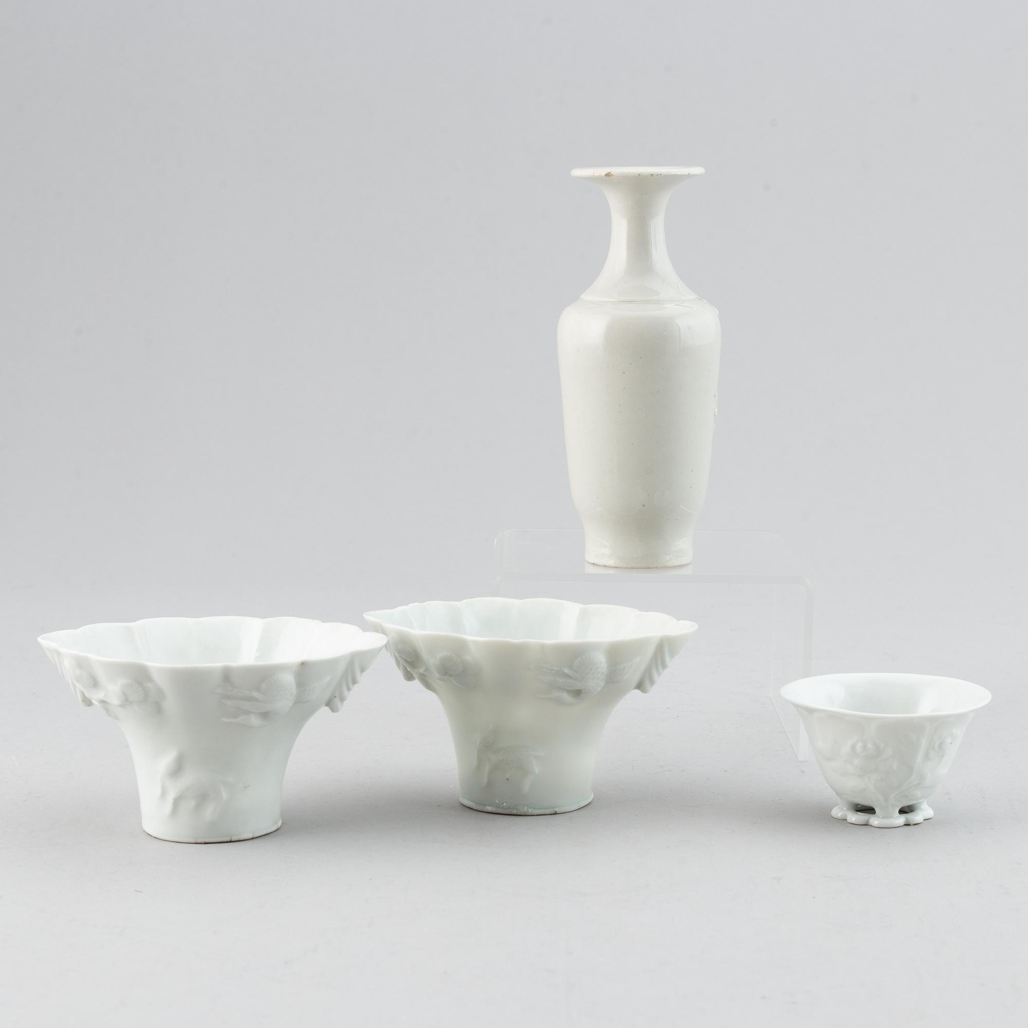 A set of 3 blanc de chine libation cups and a vase, late Qing dynasty.