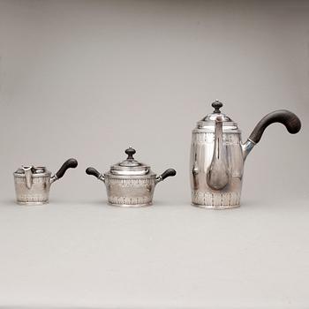 KAFFESERVIS, 3 delar, sterlingsilver, svenska importstämplar, 1900-tal. Total vikt ca 1115 gr.