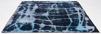 A Vintage Design carpet, approx. 306 x 229 cm, contemporary.