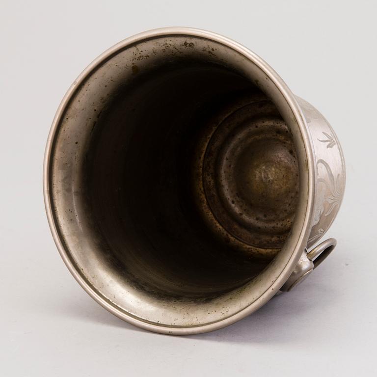 An early 20th Century Champagne bucket.