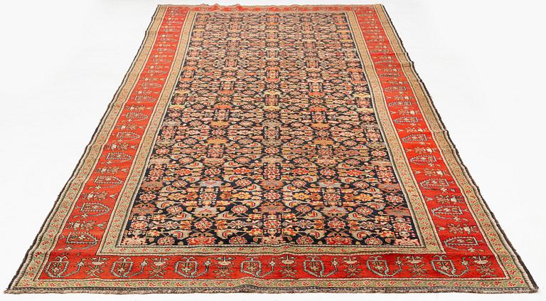 An antique/semi-antique Karabagh kelleh, c. 476 x 297 cm.