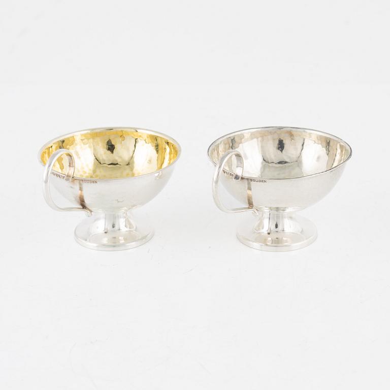 A set of 26 punsch cups, including K&EC Gothenburg, 1948.