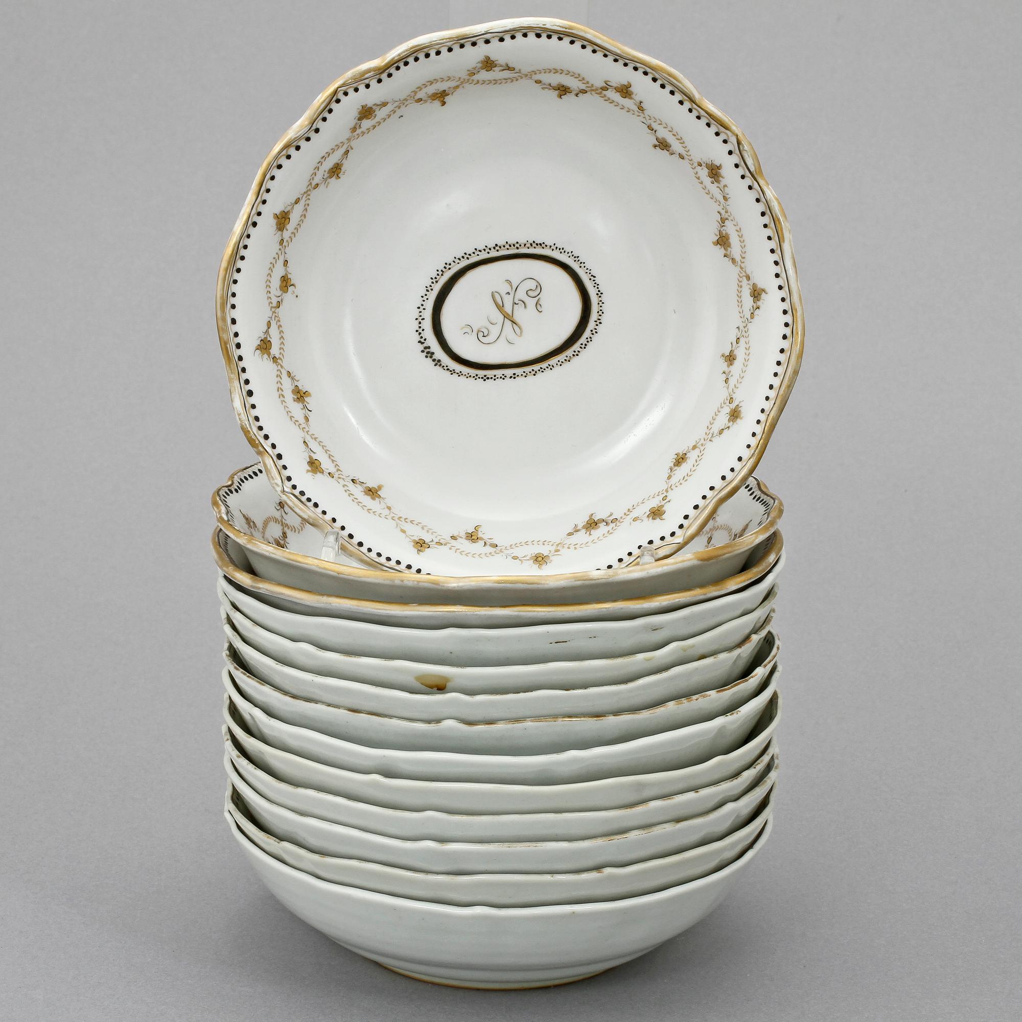 BÅLSKÅL samt KAFFEKOPPAR, 11 st, porslin, Kina, 1700/1800-tal.