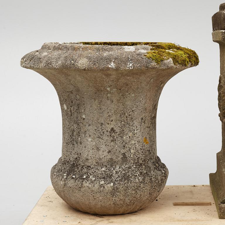 Garden urns, a pair on pedestals, 20th century.