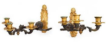 APPLIQUER, för tre ljus, ett par. Frankrike, 1800-talets första hälft. Senempire.
