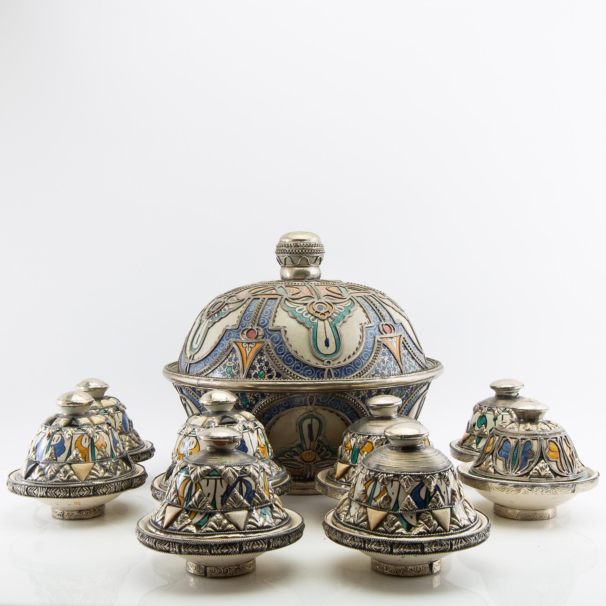 Urn with lid and plate with lid, 1 + 8, Morocco (?), 20th century.