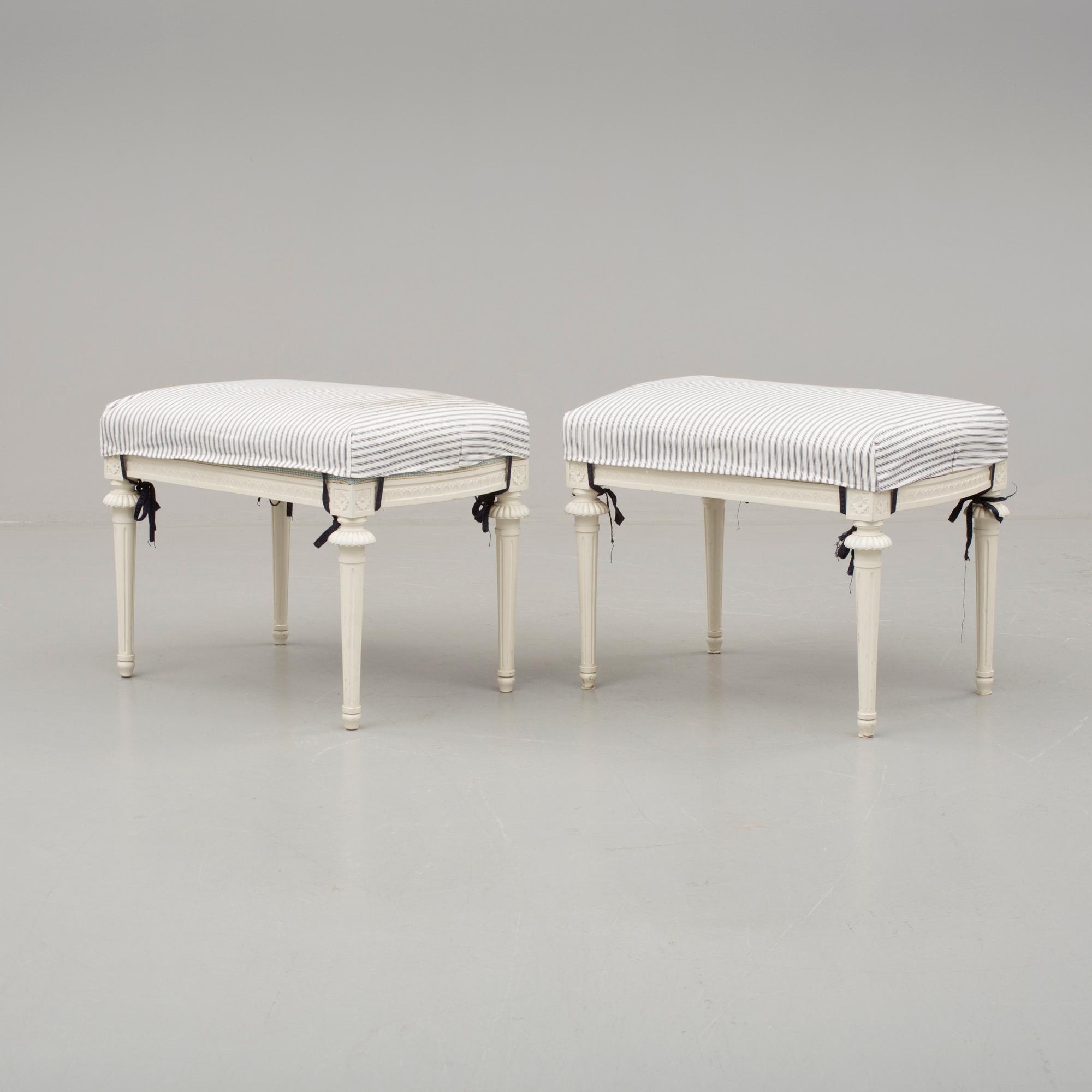 TABURETTER, ett par, gustaviansk stil, 1900-talets mitt.