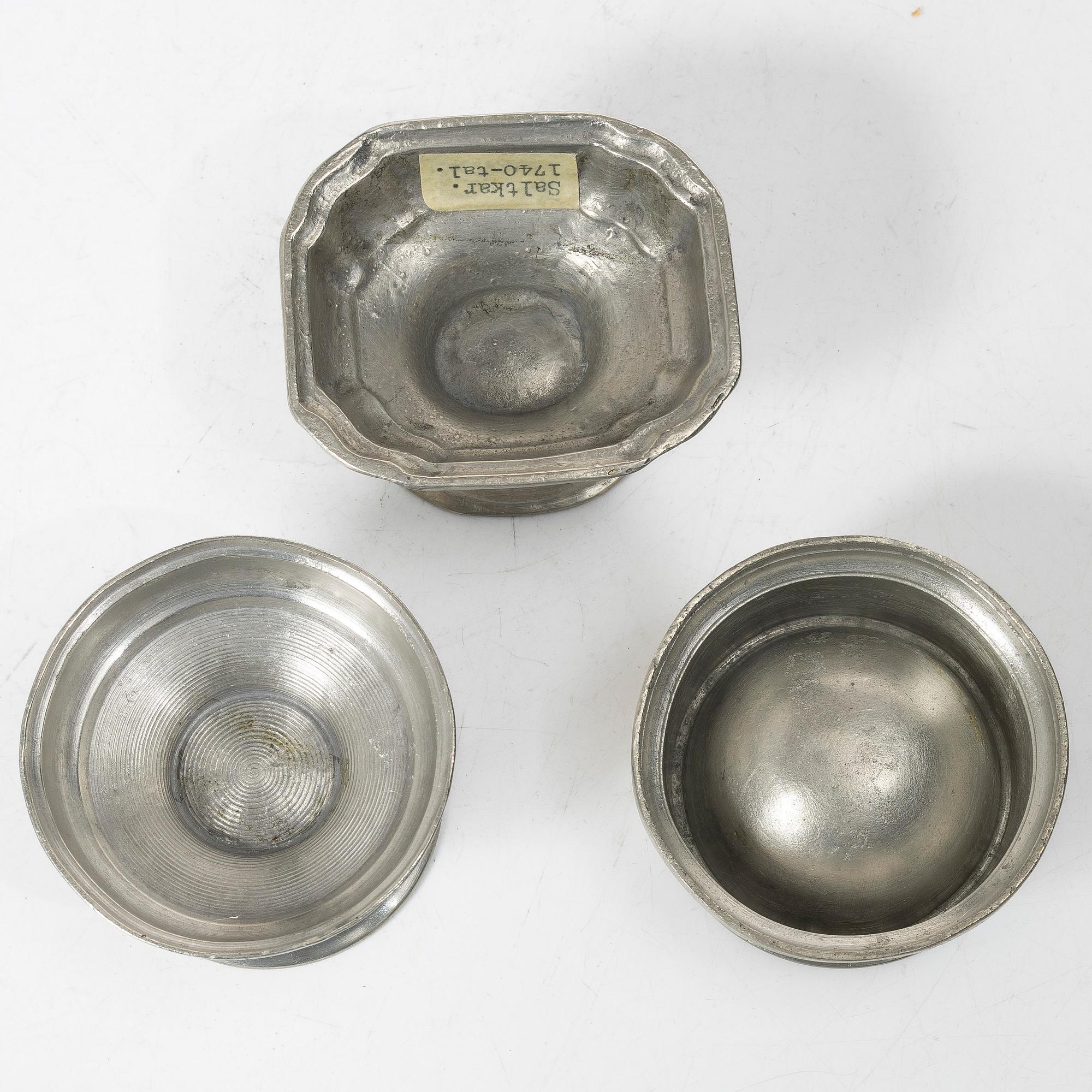 Salt cellars, 3 pcs, 18th/19th century.
