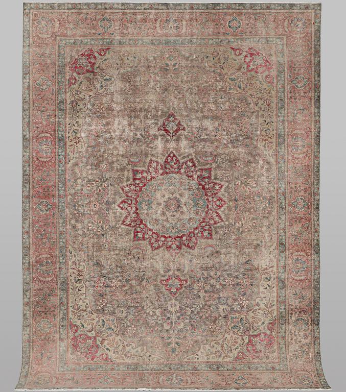 A carpet, Persian, Vintage Design, ca 338 x 235 cm.