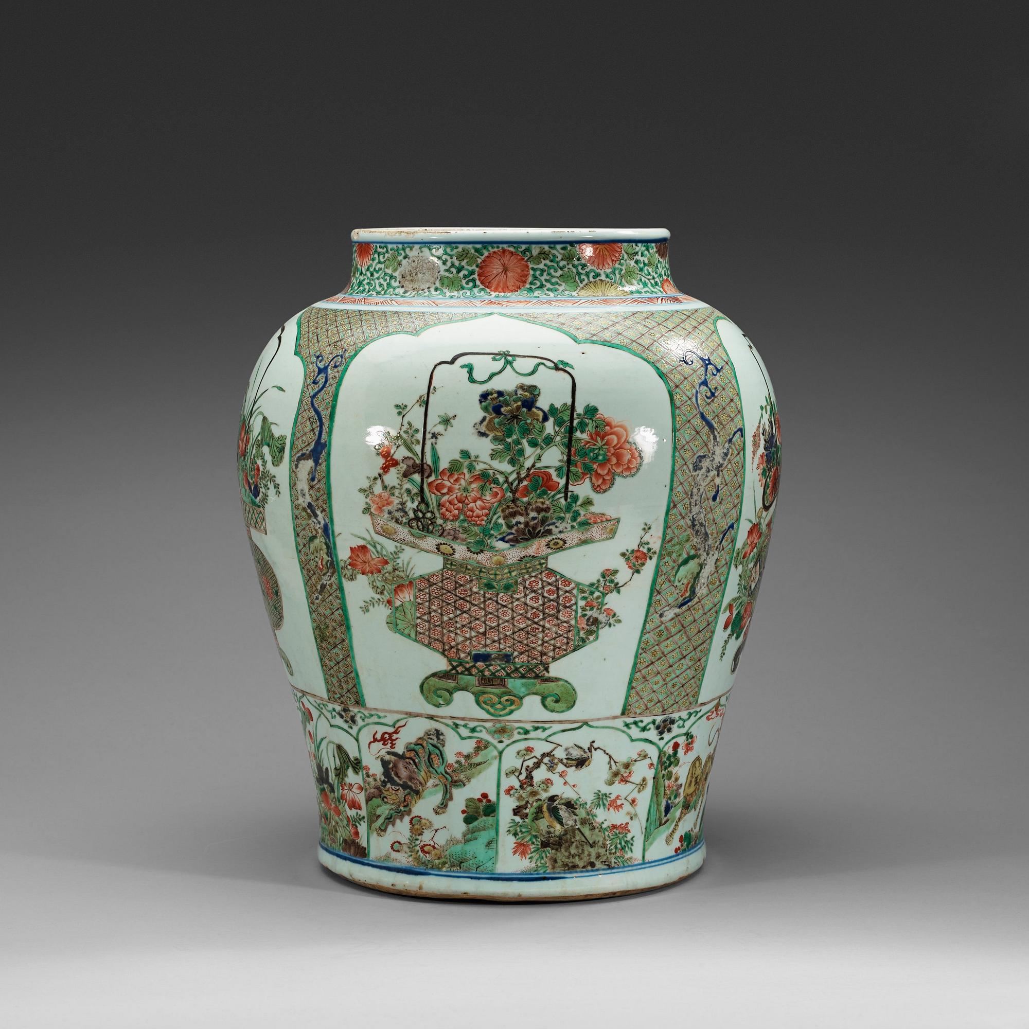 A large famille verte jar, Qing dynasty, Kangxi (1662-1722).