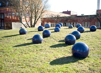 An Ulla & Gustav Kraitz set of three stoneware spheres, Fogdarp, Förlövsholm.