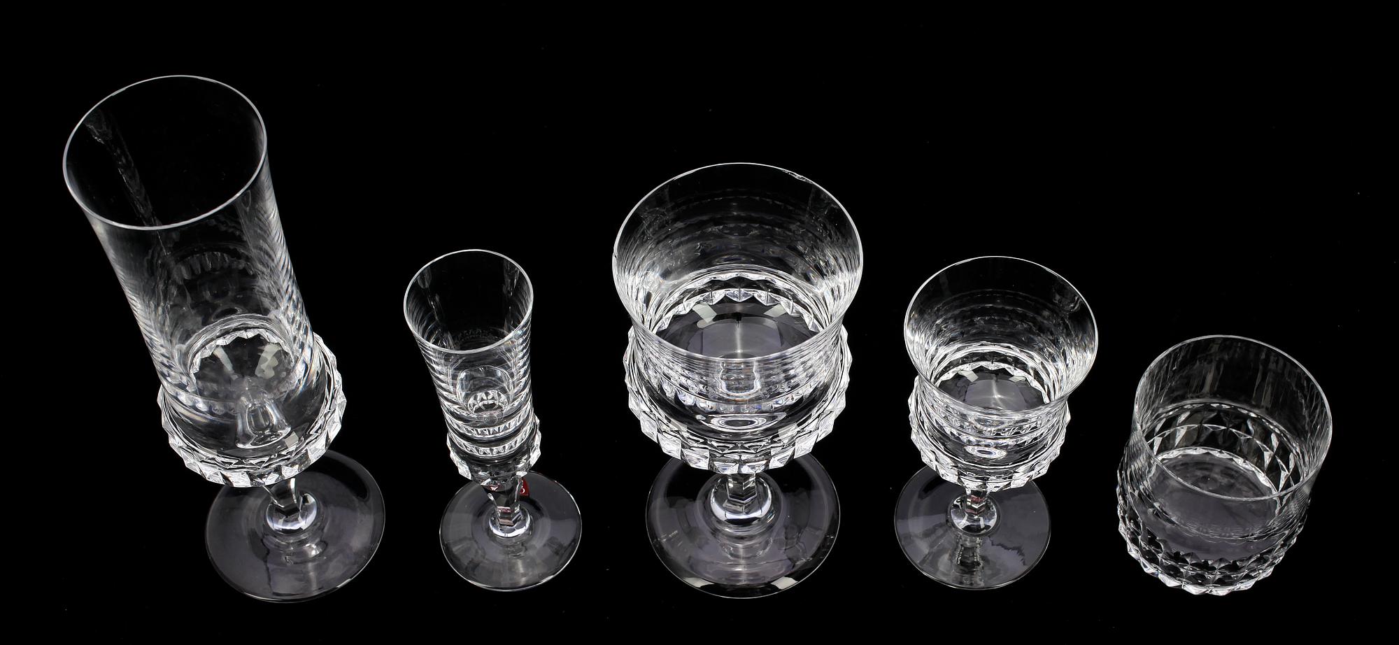 GLASSERVISDELAR, 56 st, "Silvia", Ingeborg Lundin, Orrefors, formgiven 1957.