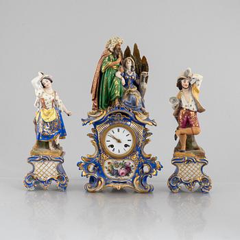 Bordsgarnityr, 3 delar, porslin, Frankrike, 1800-talets mitt/andra hälft.