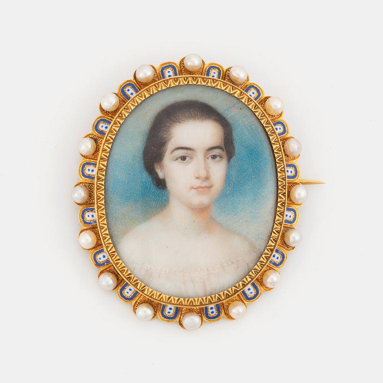 A portrait miniature/brooch in 18K gold and enamel with a pearl frame.