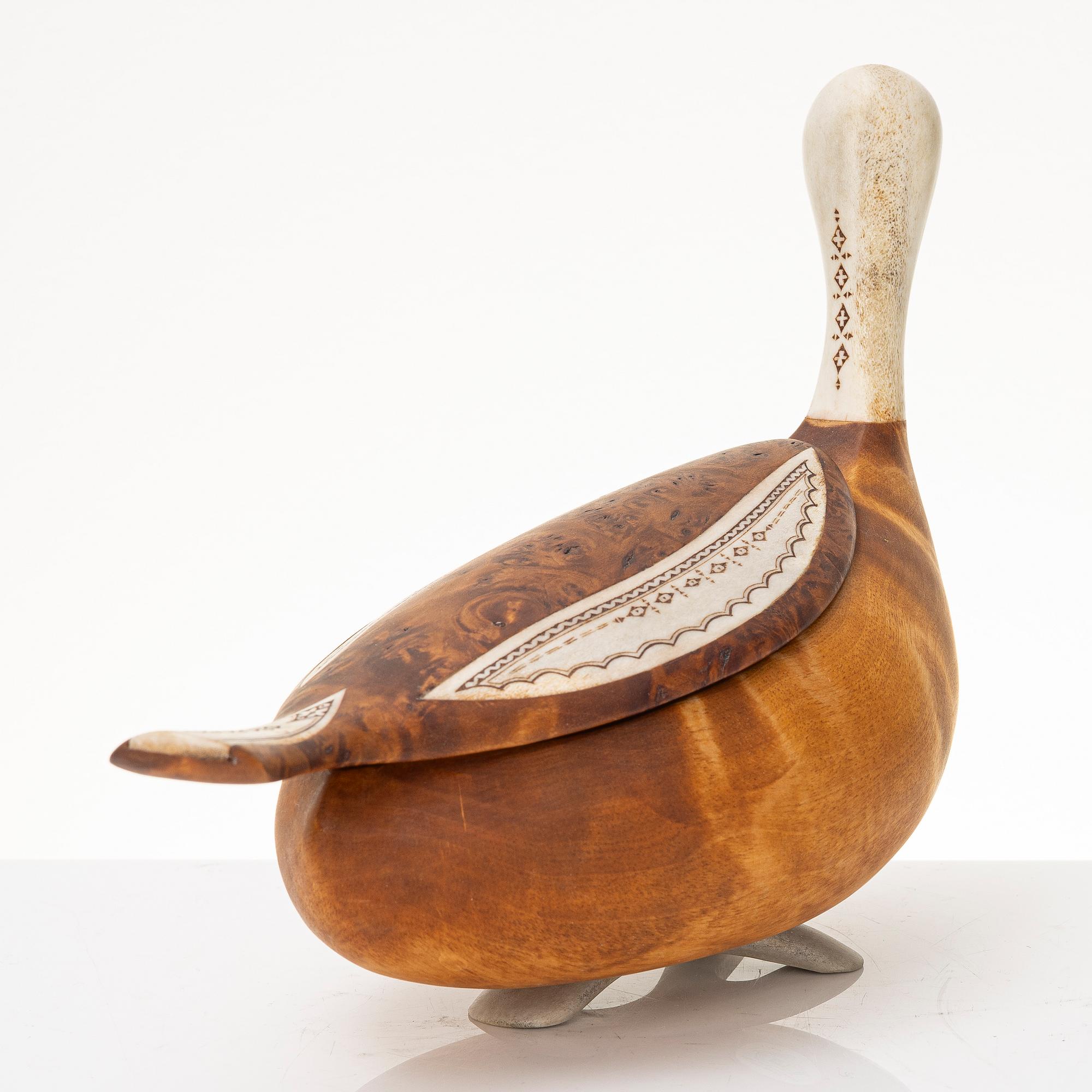 Lars Levi Sunna, Ripa, a box with a lid. signed.