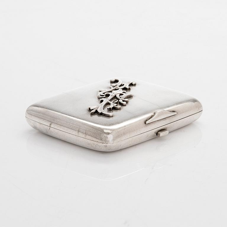 A late 1880s silver cigarette case, maker's mark of Peter Silventoinen, Saint Petersburg.