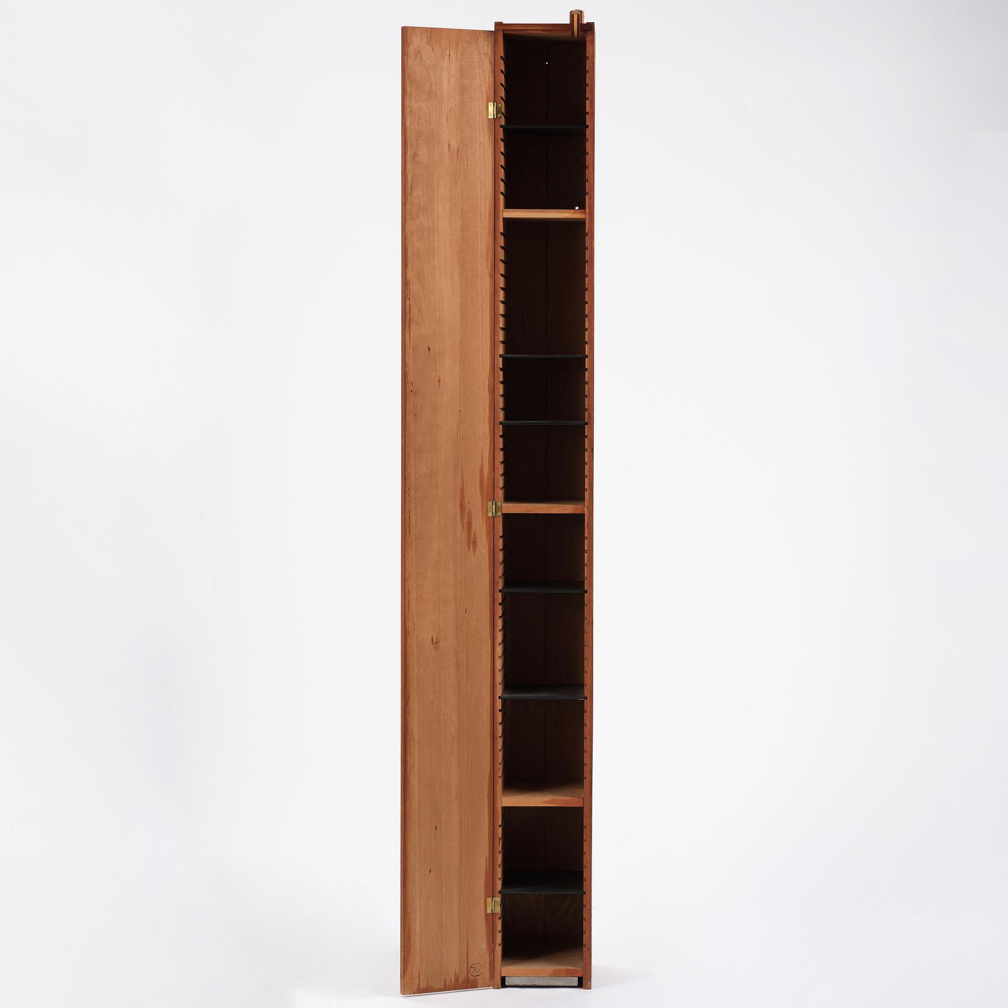 John Kandell, a "Solitär" cabinet, Källemo, Värnamo, post 1981.