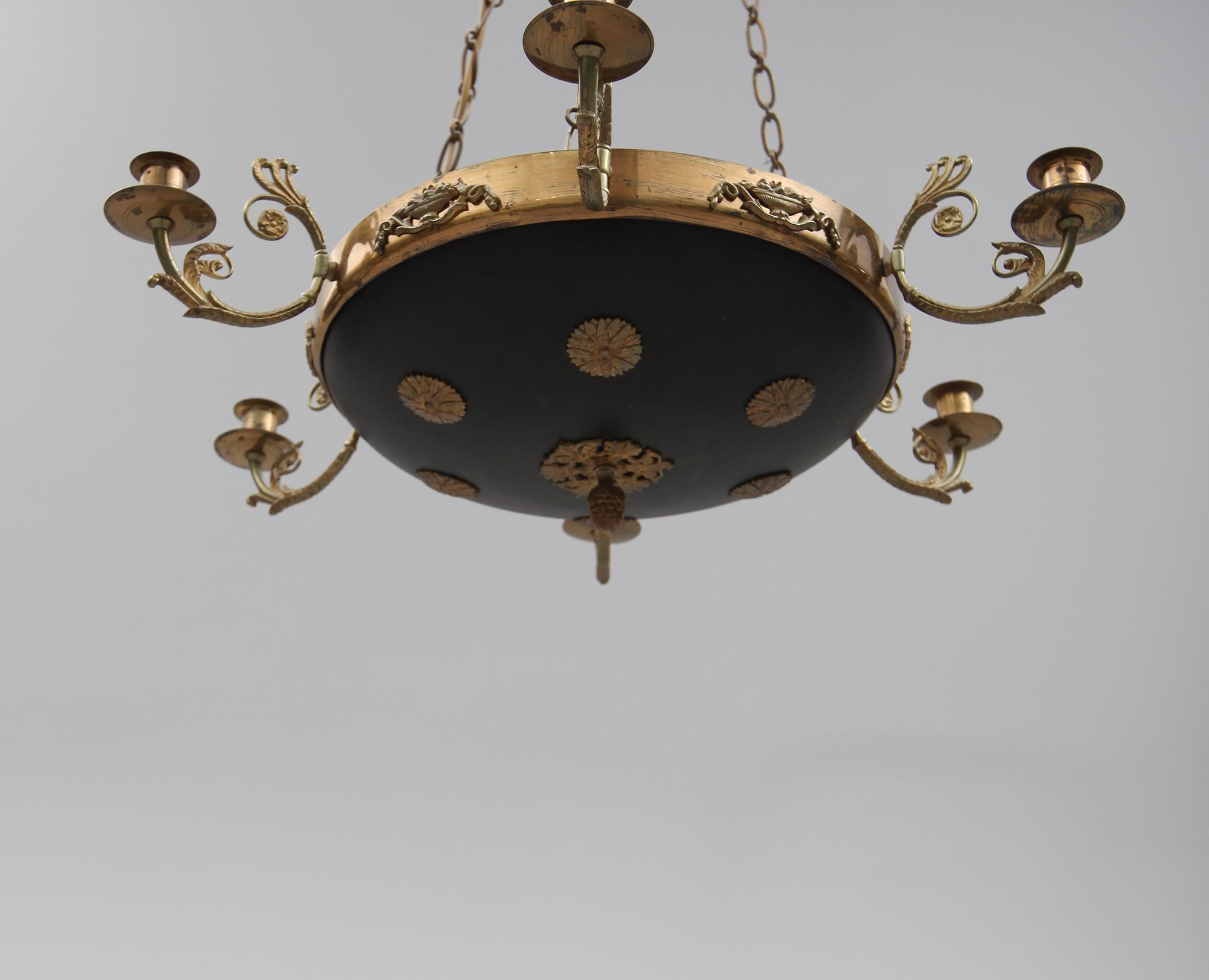 TAKAMPEL, empirestil, 1900-talets första hälft. Höjd ca 75 cm.
