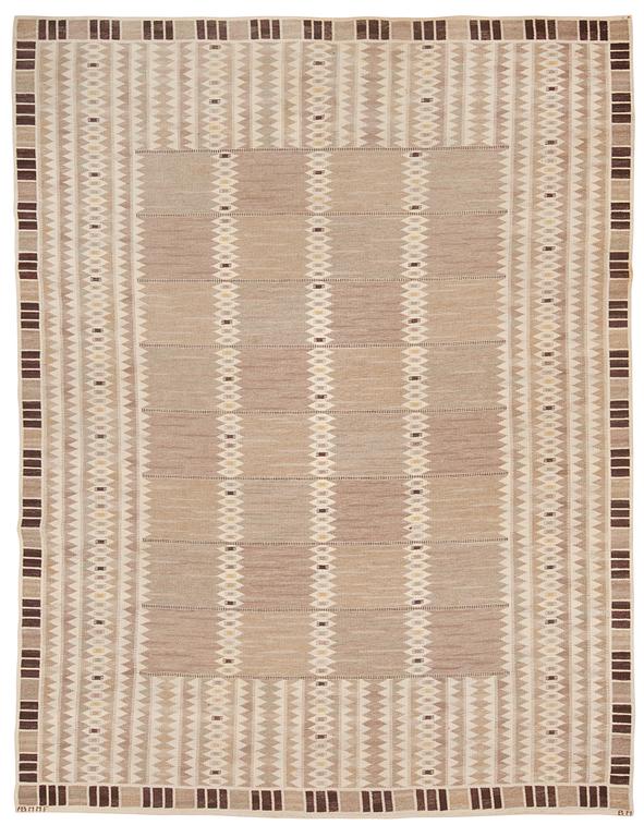 CARPET. "Salerno grå" ("Kristianstad"). Flat weave. 405,5 x 312,5 cm. Signed AB MMF BN.