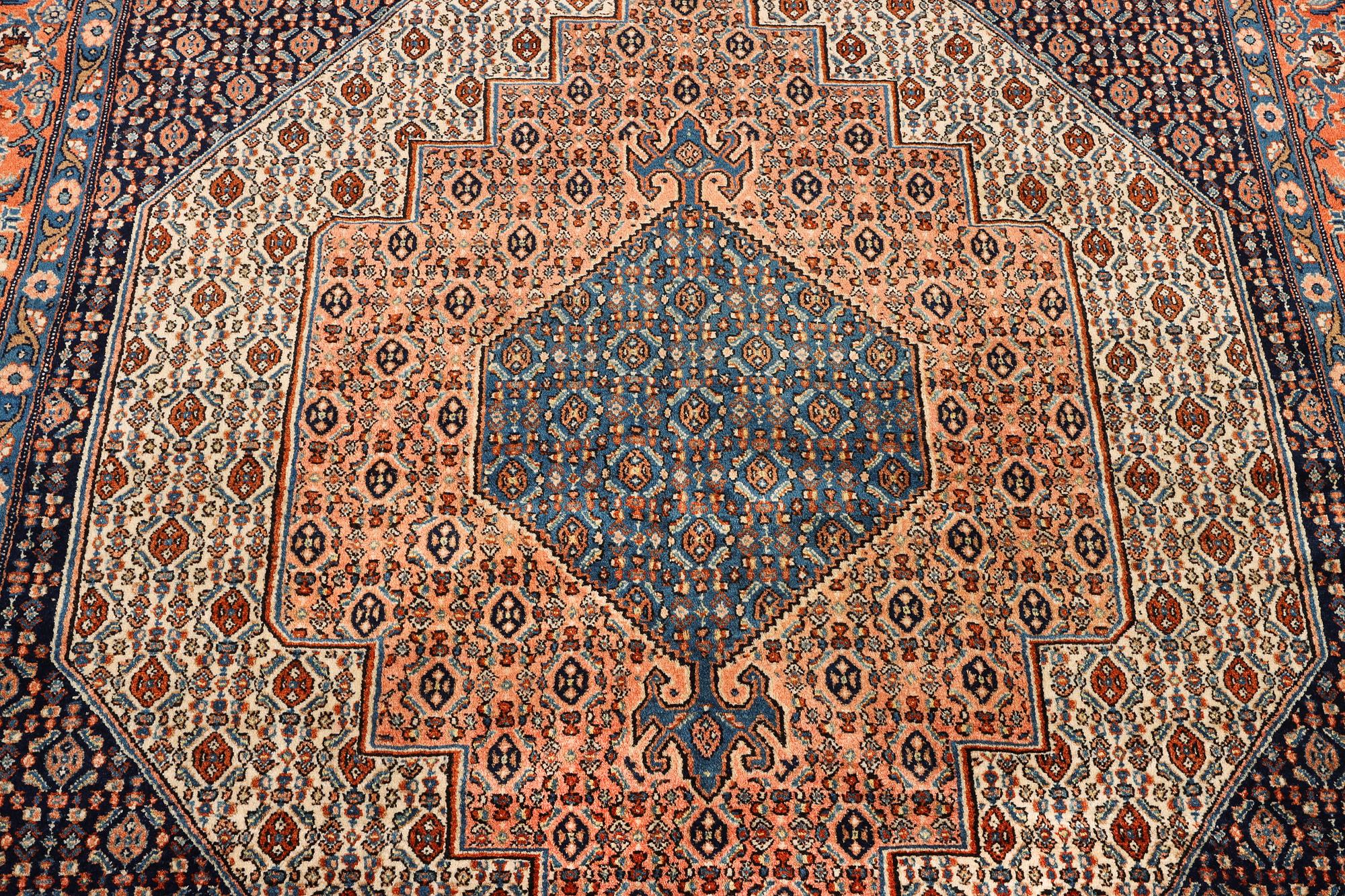 Matta, Antik Senneh, ca 221 x 170 cm.