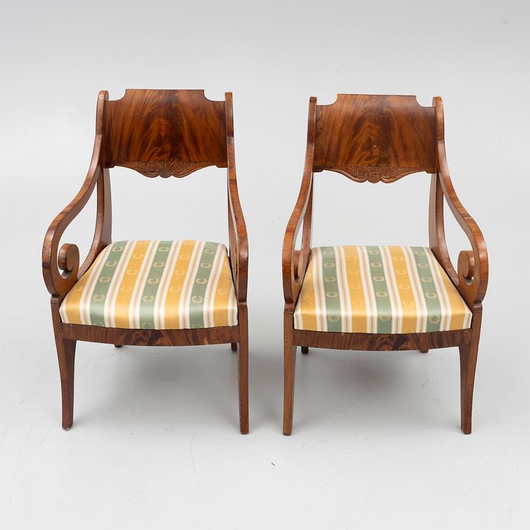 Karmstolar, ett par. Ryssland/Baltikum. 1800-tal.