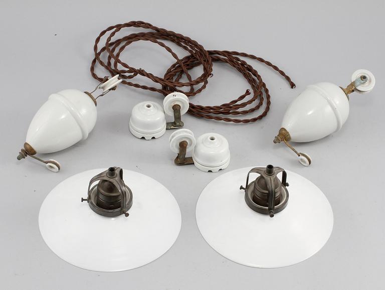 HISSLAMPOR, ett par, jugend, 1900-talets första del.