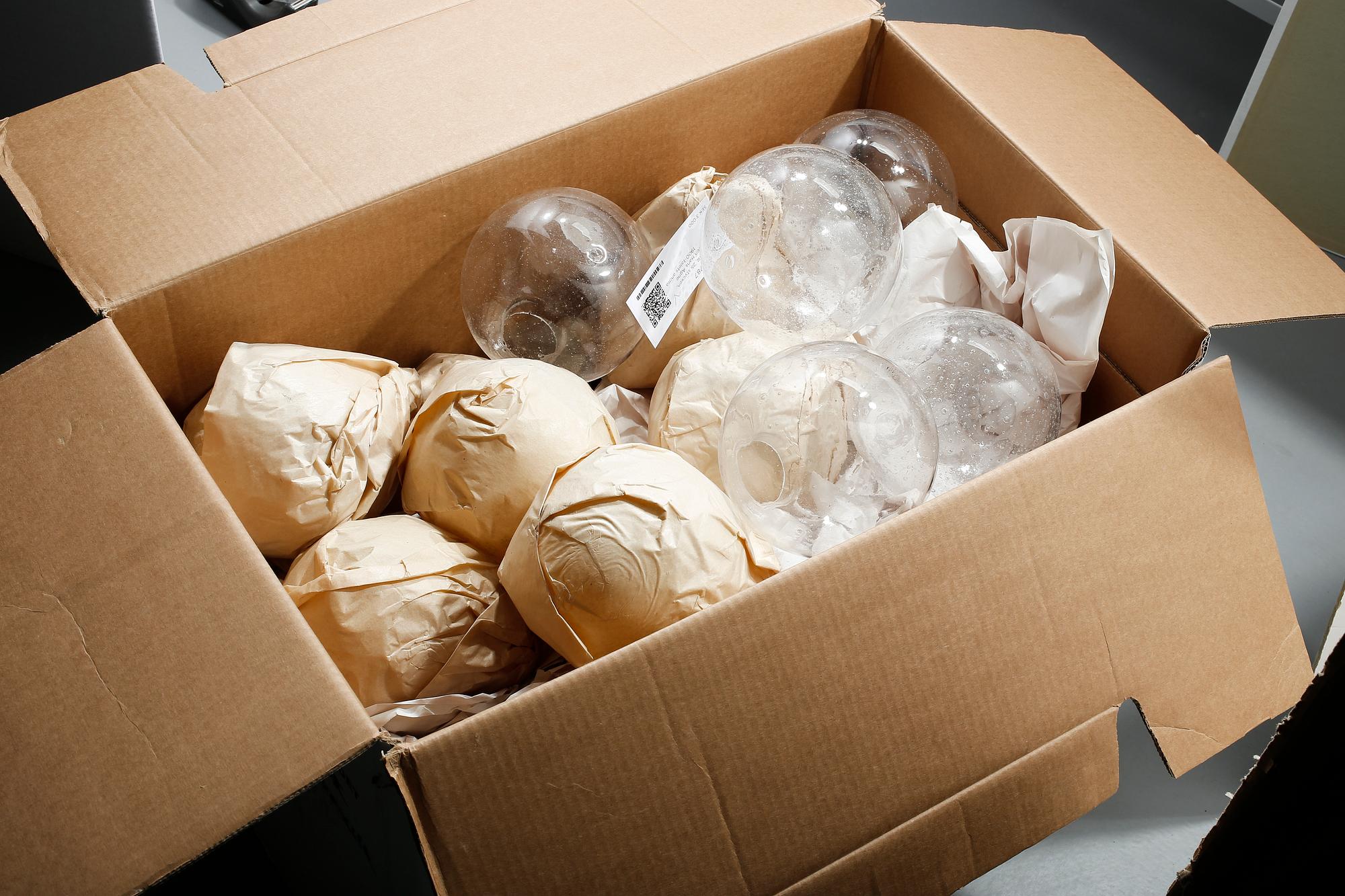 LAMPKUPOR, 25 stycken, glas, troligen Hans Agne Jakobsson, 1900-talets andra hälft.