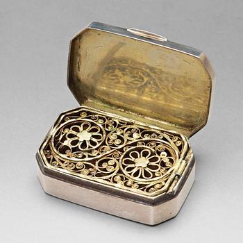 223. A Swedish 19th century parcel-gilt silver snuff-box, mark of Petter Fredrik Sundberg, Karlskrona 1832.