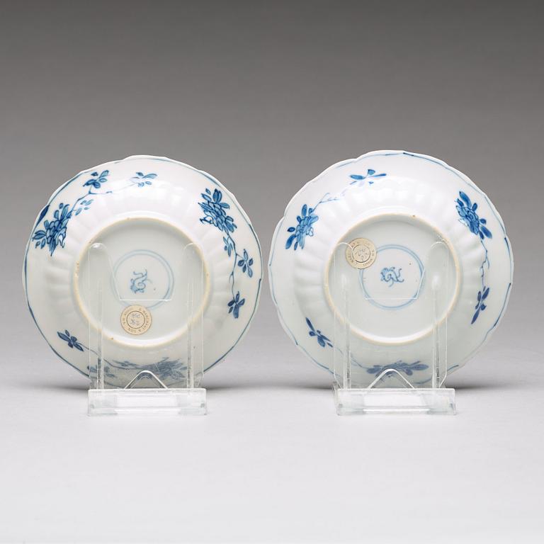 Six (2+2+2) blue and white cups with five (2+2+1) dishes, Qing dynasty, Kangxi (1662-1722).