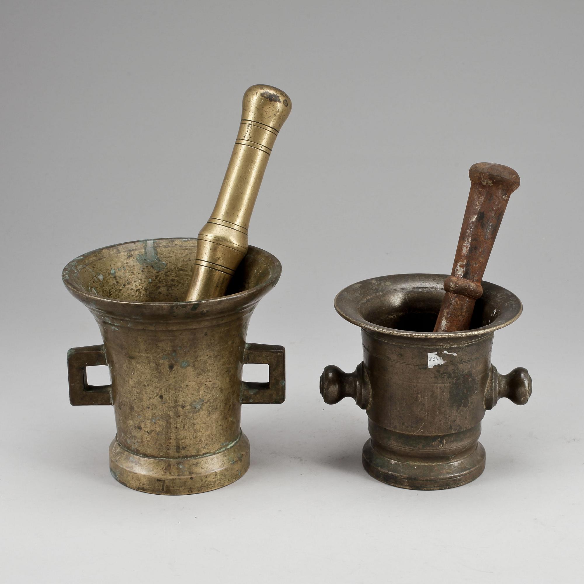MORTLAR, 2 st,  mässing, troligen 1800-tal.