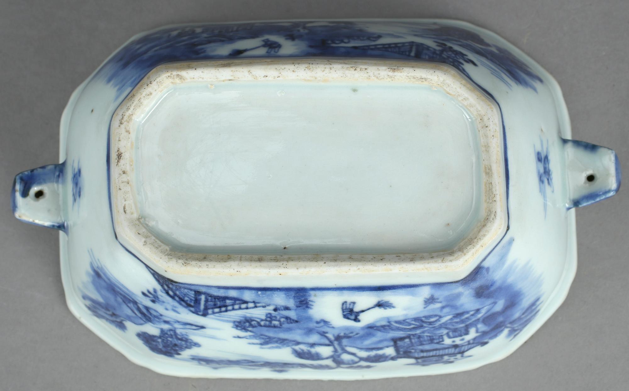 SMÖRTERRIN, porslin Kina, Qingsynastin Qianlong (1736-1795).