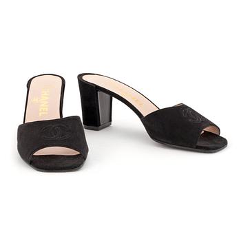 516. CHANEL, a pair of black suede sandals. Size 38.